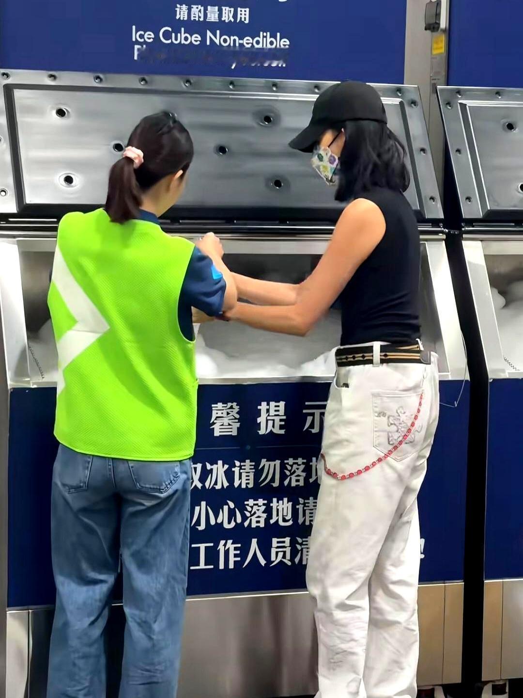 53岁蔡少芬，在珠海山姆会员店被逮个正着！真不是开玩笑，那身高，那大长腿