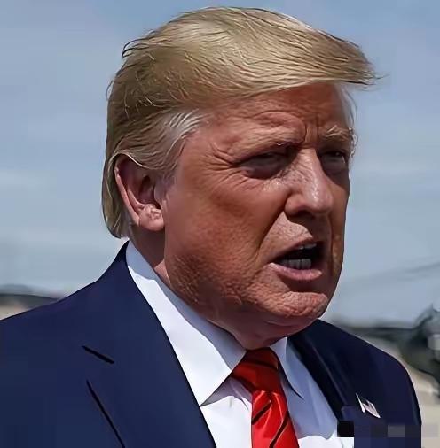 据确切消息，一艘载有美国对台首批军售武器的货轮，已驶向台湾海峡。美方为此集结上百