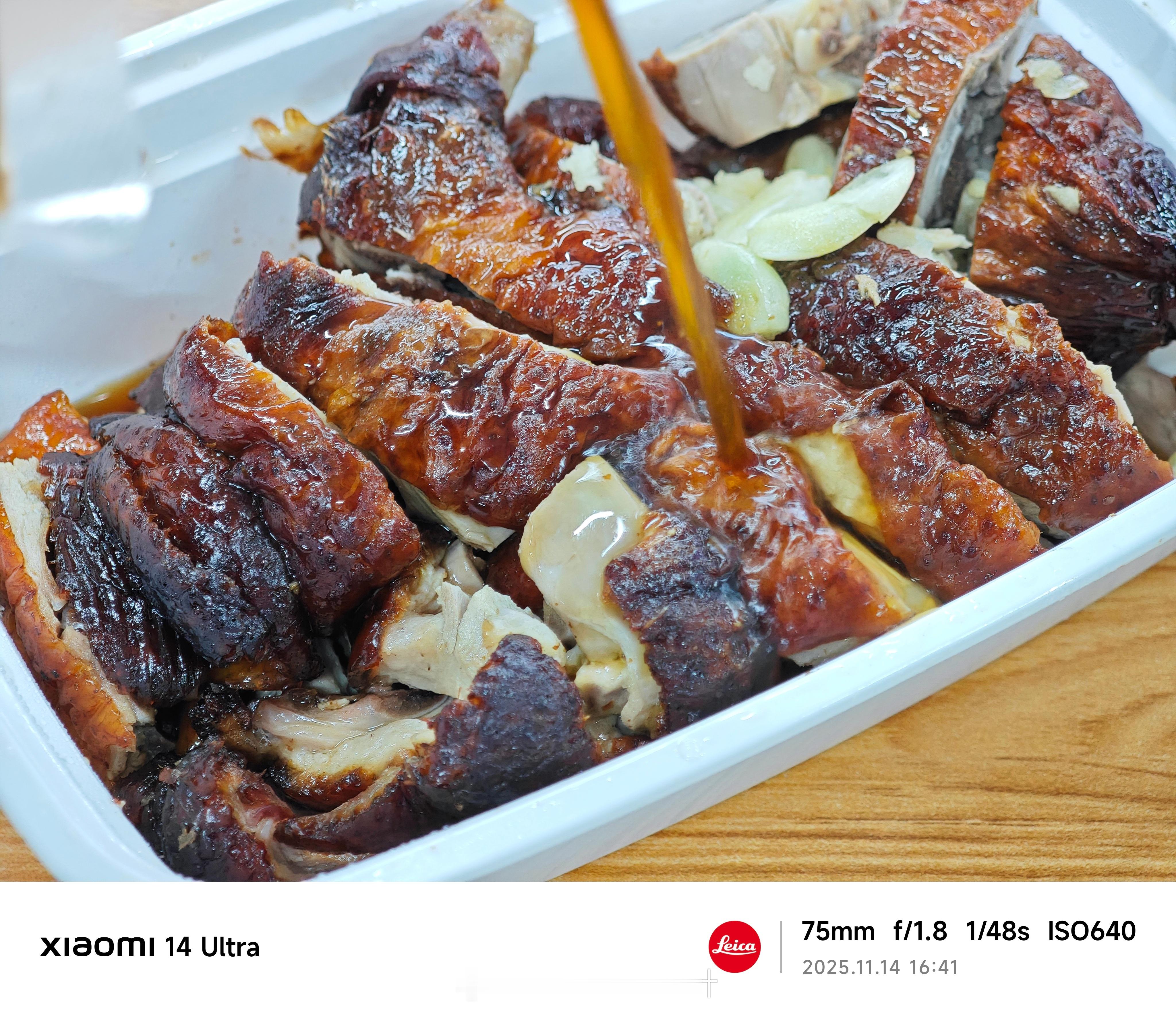 中午的双层鳕鱼脂肪不够多，下午又点了半只红皮鸭子，早知道点四分之一只了，一个人吃