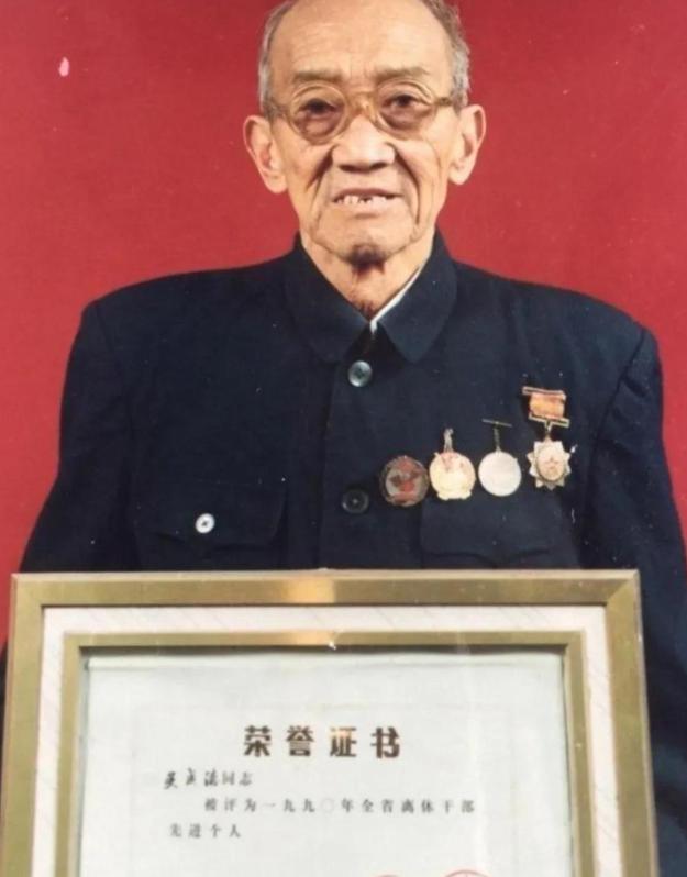 1952年，朝鲜北部的崇山峻岭间，一支美军搜山队截住了几个衣衫破烂、步履蹒跚的中