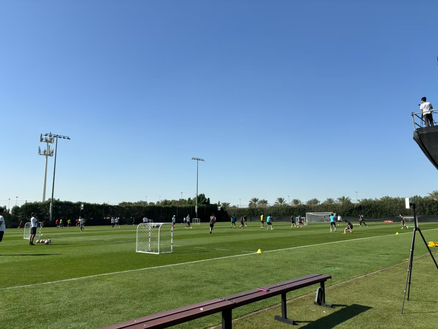 联赛结束，陆陆续续给大家分享一些小故事，今天说说1月份在阿布扎比开始冬训时的情况