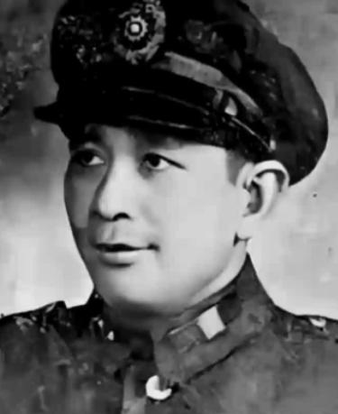 他是著名的“逃跑”将军，也是黄埔一期最长寿者活了103岁，还生下一个家喻户晓的明