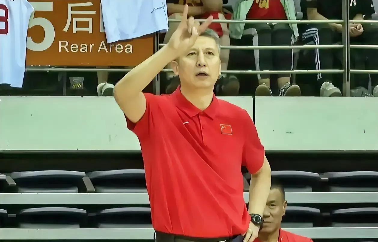 郭士强火眼金睛，出手如电！今晚中国男篮迎战波黑男篮，郭士强果断放弃票王徐杰，将