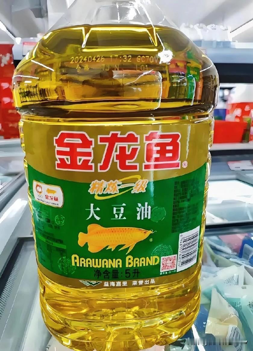 吃了13年的金龙鱼说塌就踏？网友囤着过年送亲戚的油慌了神，这场牵扯前湖北首富的信