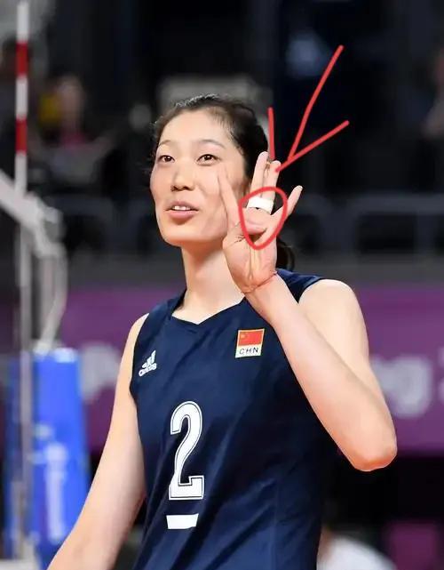 朱婷一觉睡醒，收到2个消息一个是坏消息，另一个也是坏消息第一个坏消息是，手
