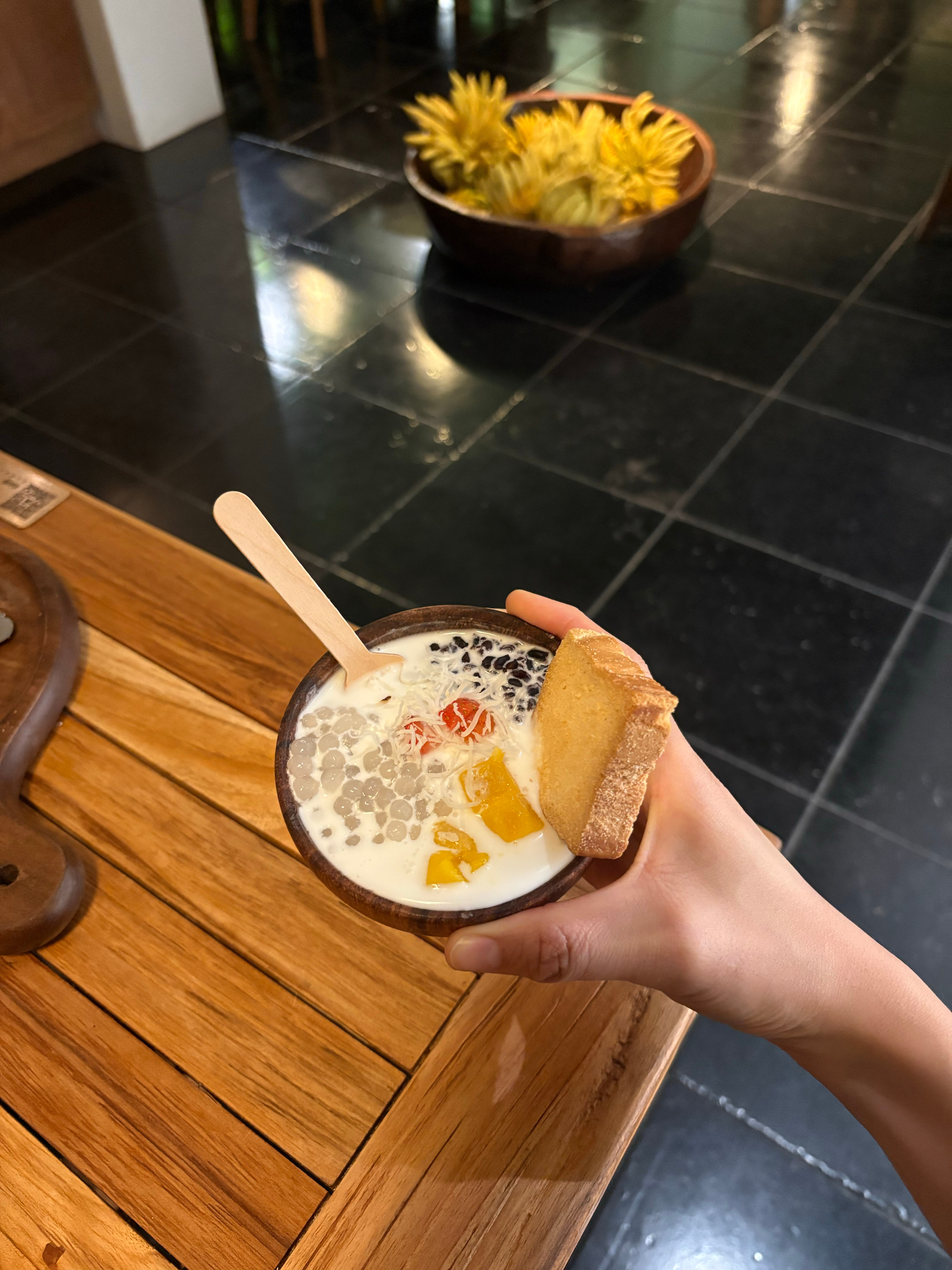 可谓是一家很符合我胃口➕审美的餐厅🍴（装修见上一条）我敢说：来过这家店吃过这家调味以及用的食材（比