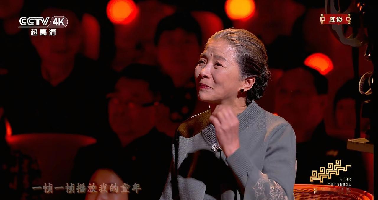 如果你不认识邓超，也不认识迟蓬，那今年的春晚你真的会认为他俩是一对母子！