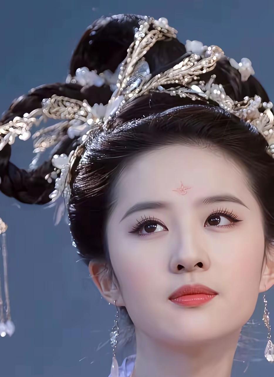 看这几个演员的嫦娥扮相还是觉得刘亦菲最好看吧她是真的宛如仙女下凡[爱心]邱