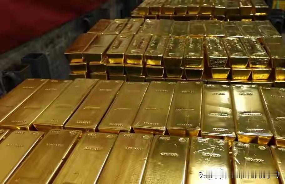 最近有个大动作，俄罗斯的黄金正一船一船往中国运！光这两个月就买了快20亿美元的，