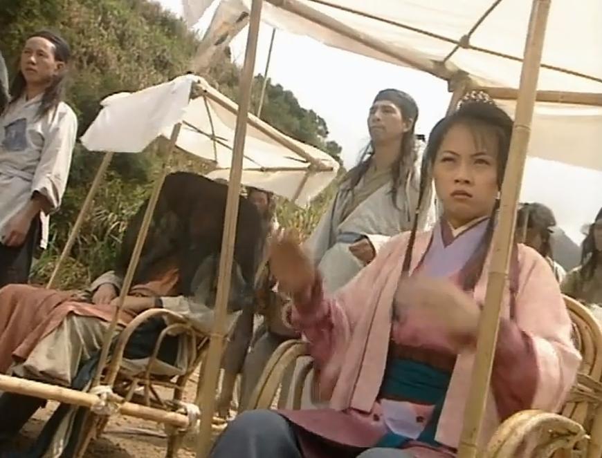 阿紫的这个举动证明她承认了自己的身份段正淳的五个女儿：木婉清、钟灵、王语嫣、阿