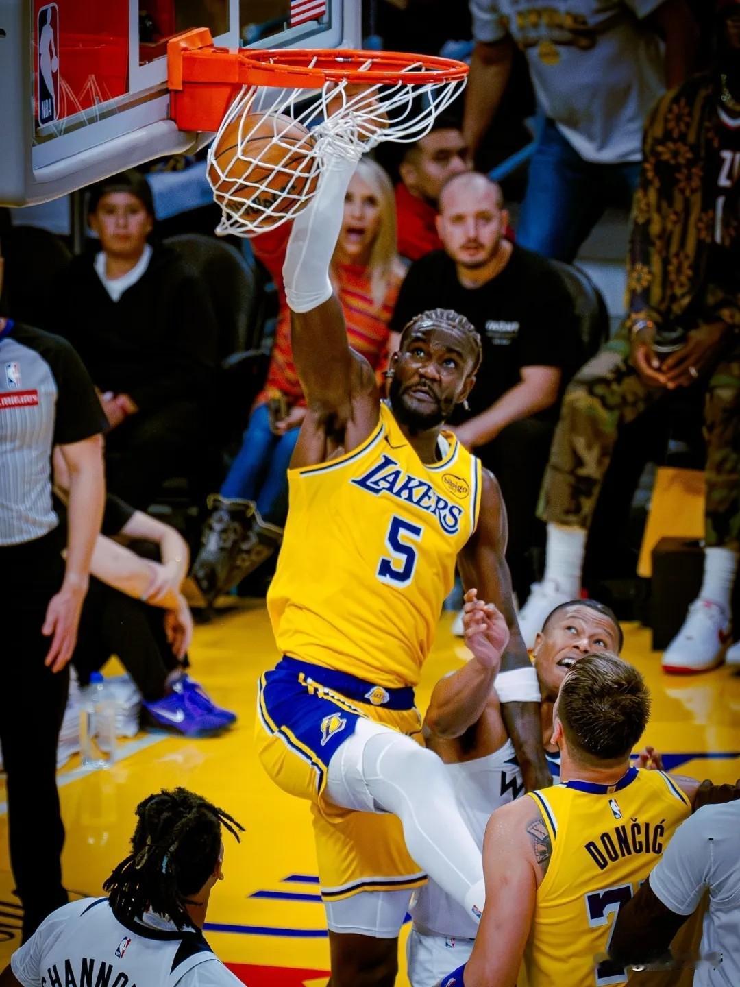 卤水点豆腐，一物降一物，艾顿竟然变成了戈贝尔的克星!上赛季季后赛湖人被戈贝尔