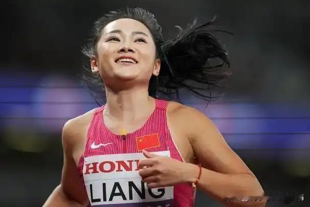 全运会田径赛场爆出惊天大冷门北京时间11月16日，2025年第十五届全运会田径