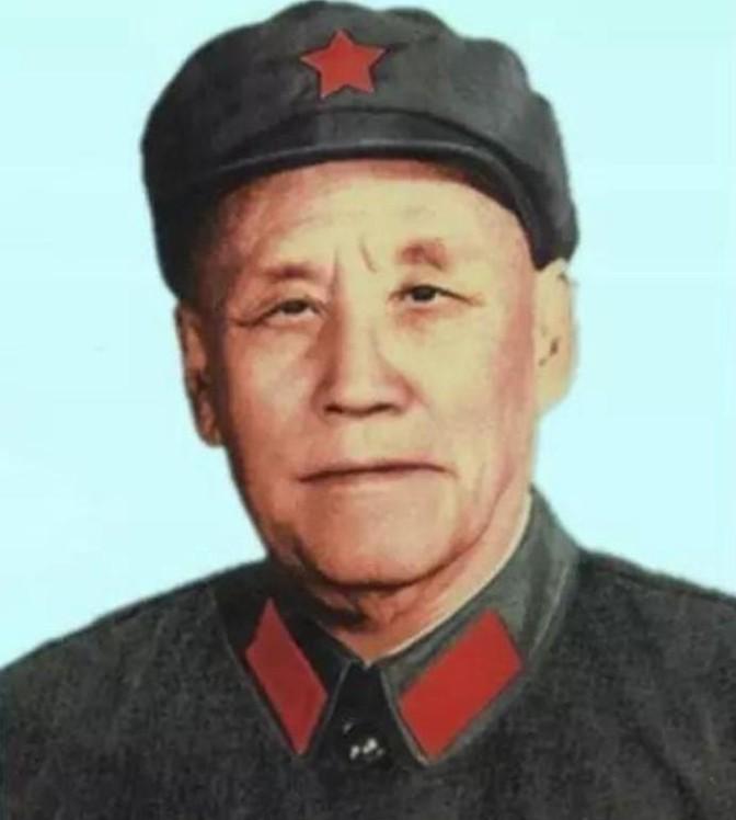 “你给斯大林元帅打电话，就说中国一位老游击队员要见他！”苏联外交部长维辛斯基看着