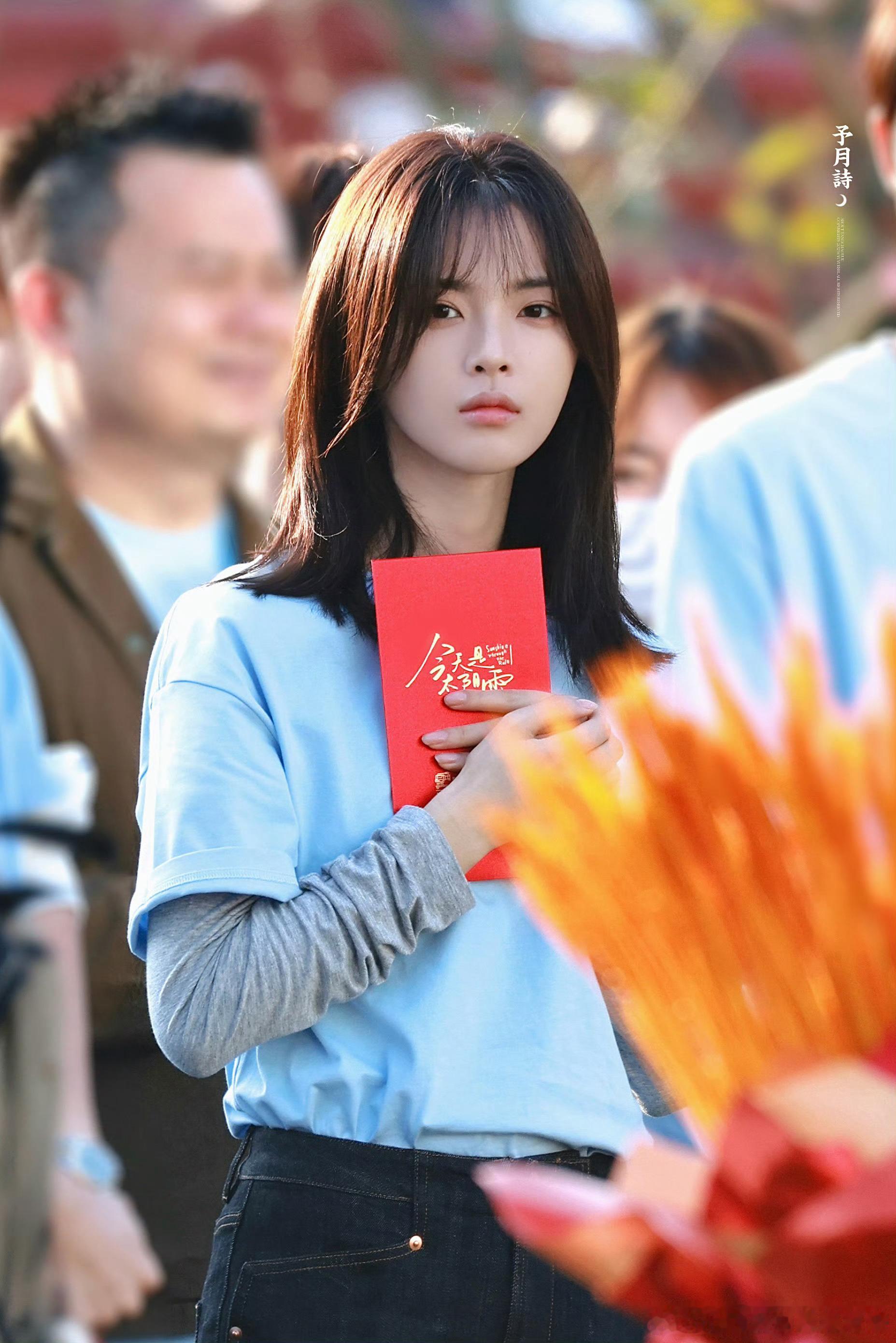 杨超越太阳雨开机，美美的！