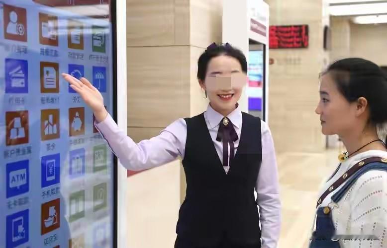 “哭晕了!”江苏南京,60岁女子把积蓄分别存进2家银行,一家存20万,一家存14
