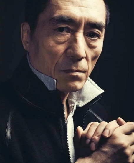 在2006年的时候，著名导演张艺谋大女儿张末，马上就要嫁给外国人托维，请张艺谋出