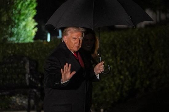 特朗普罕见认怂！承认共和党中期选举可能失利，美国经济困境难掩一向强硬牛逼轰轰