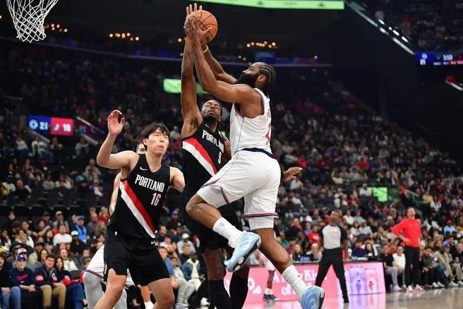 看杨瀚森的惨状，让我想起了王俊杰在亚洲杯的一幕！那一幕？记得吗？亚洲杯打新西兰