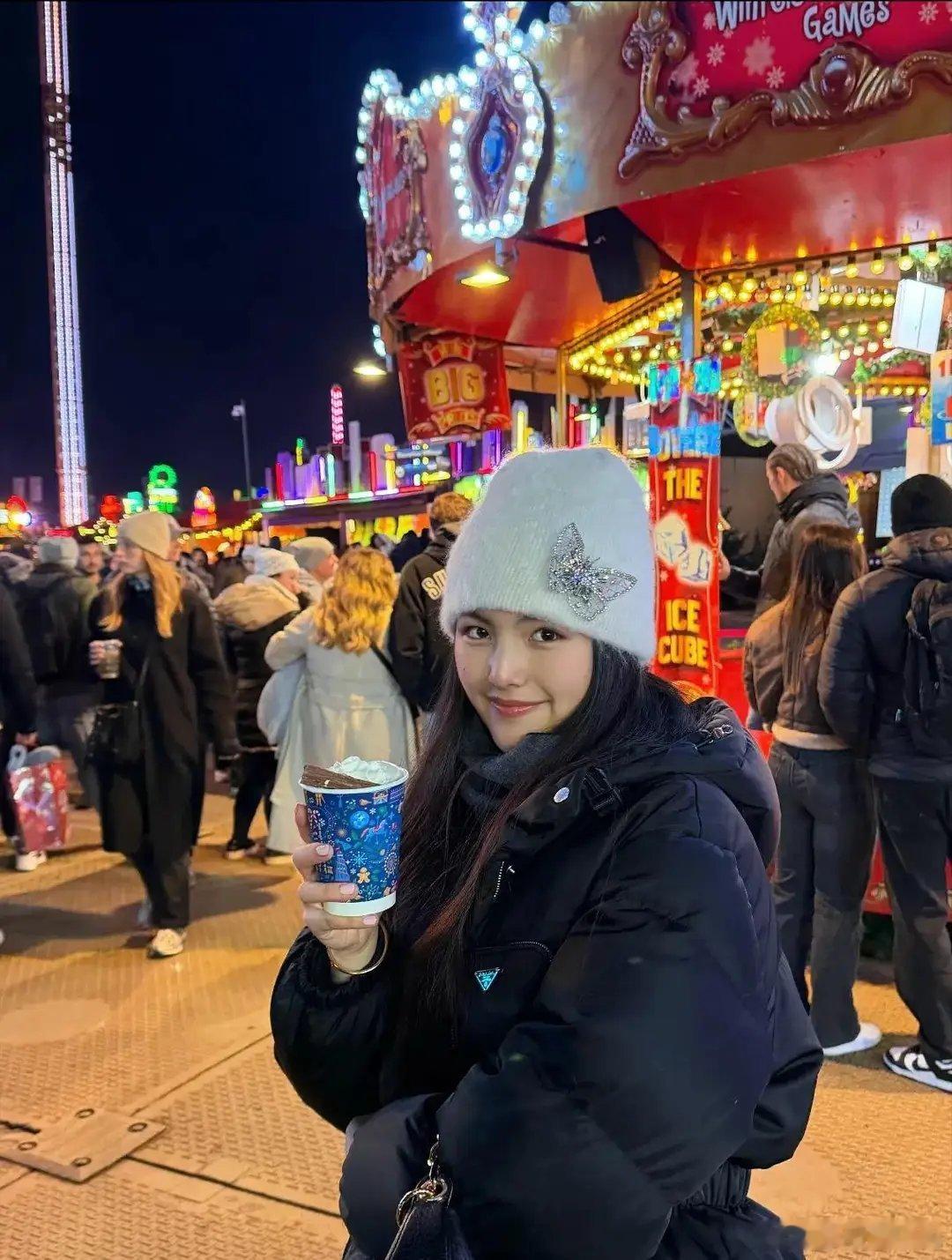 王诗龄戴宝格丽20万手镯看到巧克力眼神发直爱喝奶油难怪瘦不下来！！！！