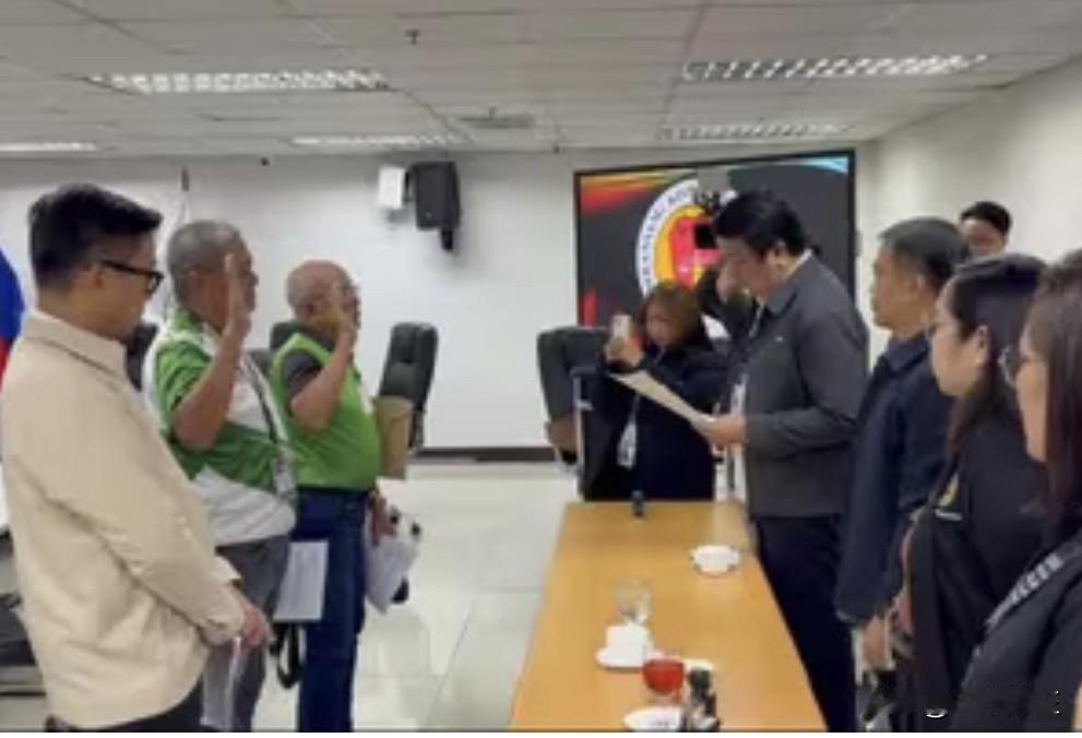 来自菲律宾达义市下比库坦镇的现年79岁的公务车司机圣地亚哥·帕拉多已就一段疯传视