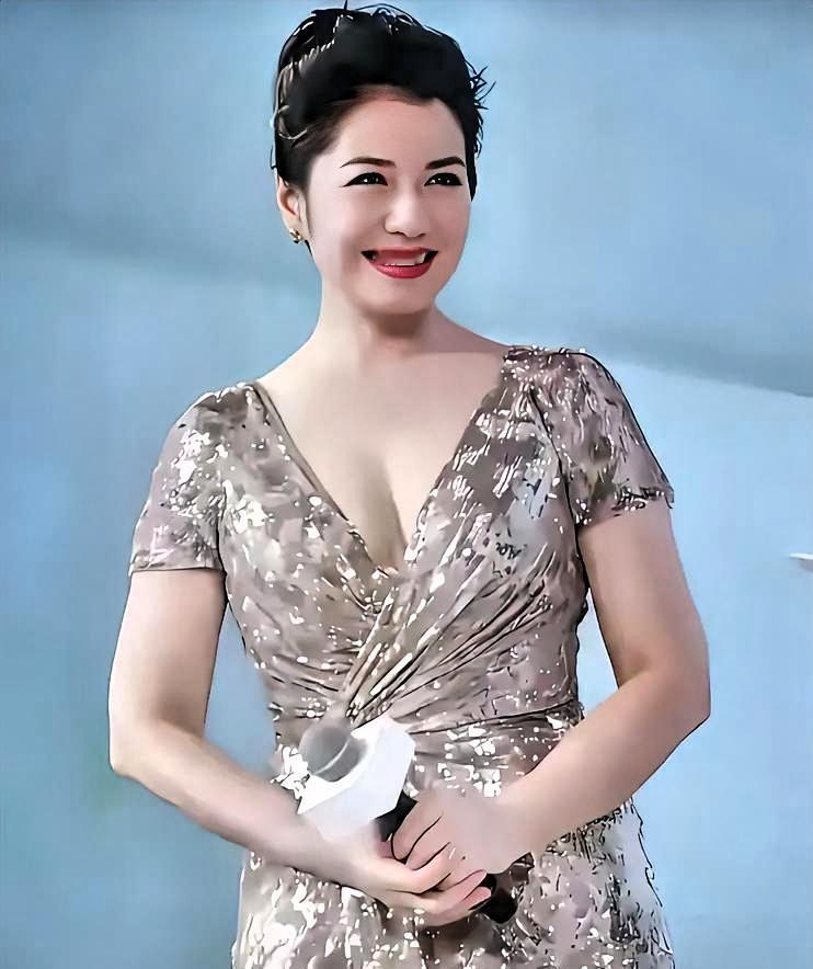 张国荣被问“谁最红”，他脱口而出两个字：钟楚红。那是林青霞、张曼玉、王祖贤神