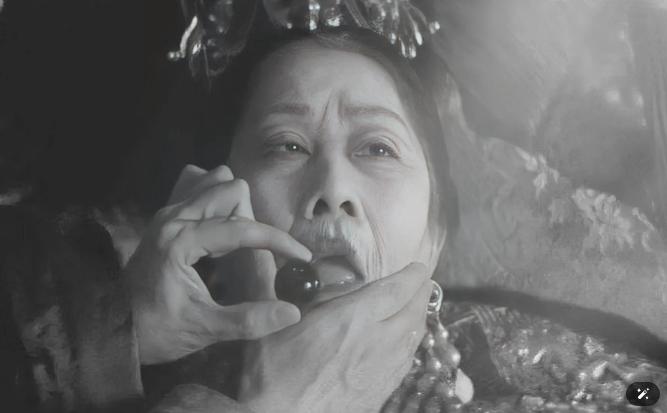 慈禧临死前一刻，太监看她快不行了，赶紧给她喂了一碗龟汤（清宫里叫“元气汤”，用