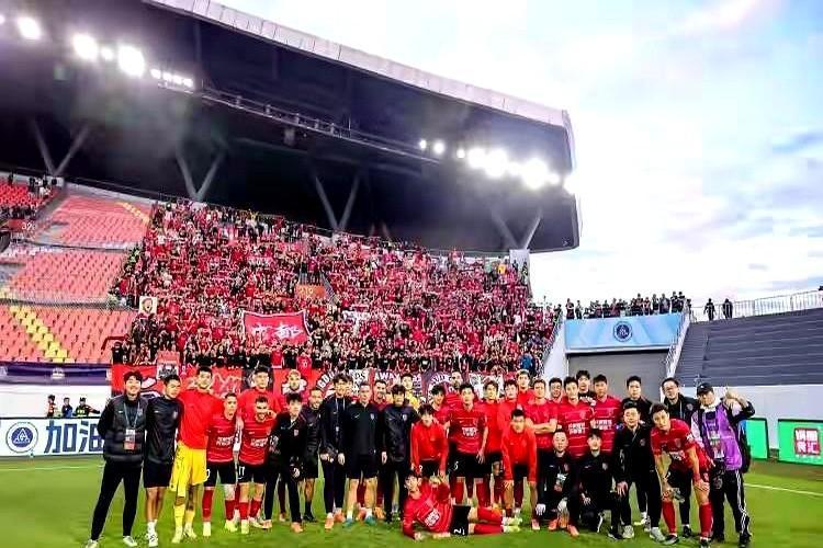 成都蓉城的又换新法人了，一年之间换了三个领导，对于一支球队的稳定绝对是没好处的。