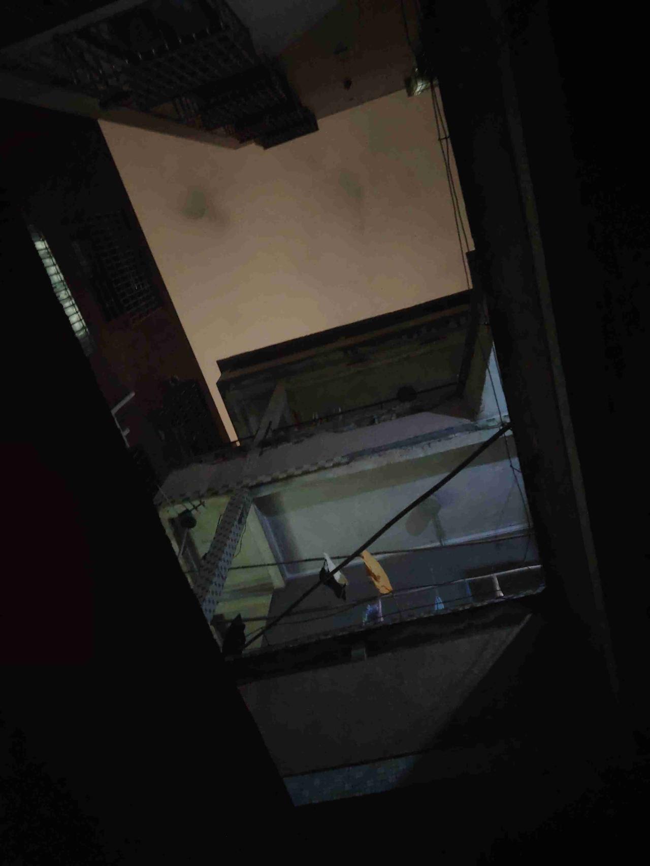 夜晚带定位晒今日生活我的今日状态：😁轻松愉快我这里的天气：☀️晴天