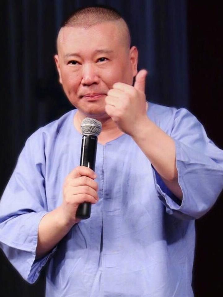 郭德纲大师兄贾伦回应德云社被约谈！刚刚贾伦直播时表示:德云社是民营团体，就是靠卖