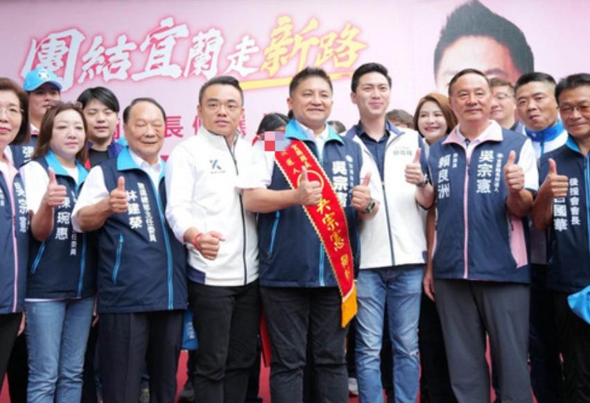 蓝营四大战将同天登记，郑丽文却选择和柯文哲站在一起！国民党这次玩真的了？9