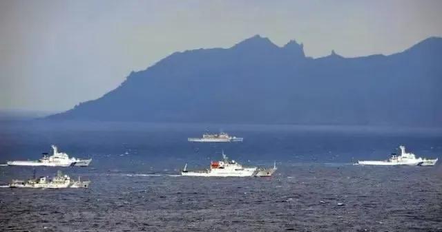 台海局势直接拉满！14艘大陆海警船围堵台岛，北部海域1302，1303号舰与台舰