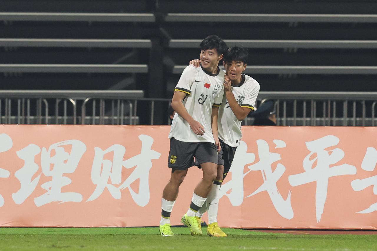 看看U17这帮小伙子们踢得有多好！数据说话：全场射门比：25-0打中横梁立