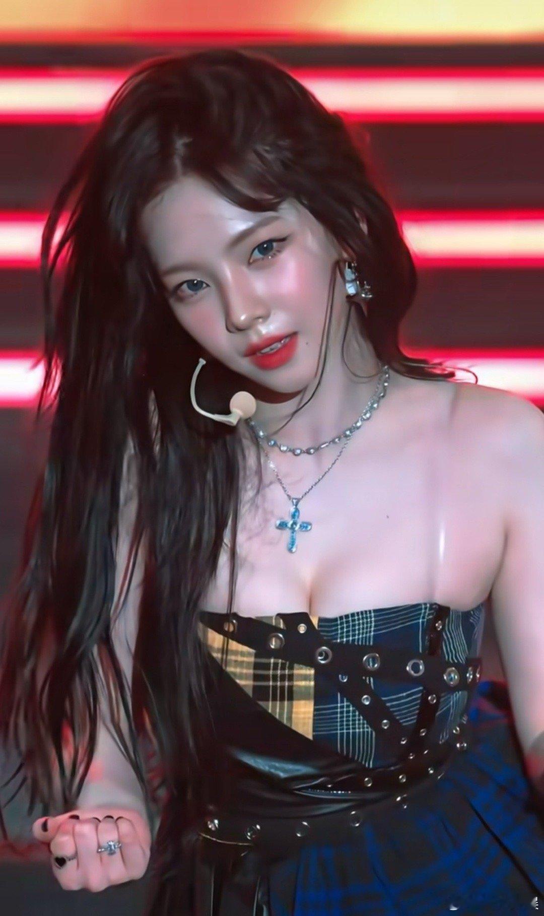 柳智敏你是魅魔吧！这身材我直接呲哈呲哈