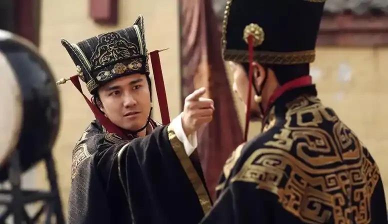曹操杀杨修，变相保护了杨家，曹植失去储位的那一刻，杨修就已经必死，他已经是曹家权