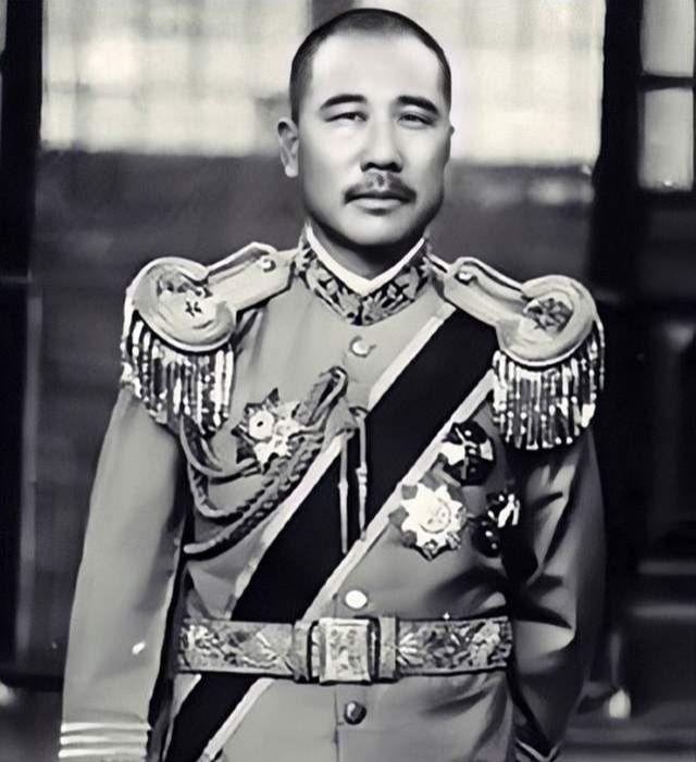 1922年，张宗昌与俄国武官打牌，俄武官输得精光。张宗昌直接对武官说：““你欠我