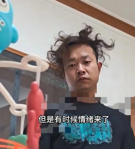 全职带娃的宝爸凌晨两点诉说带娃不易，全职带娃三年的我以为自己肯定无法共情，看完后