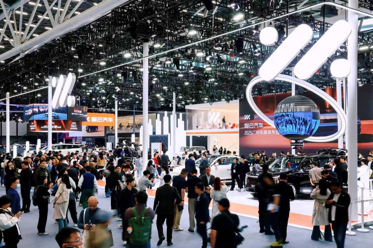 2025广州车展激战正酣，一圈逛下来，差点以为自己穿越回了燃油车时代——那些当年