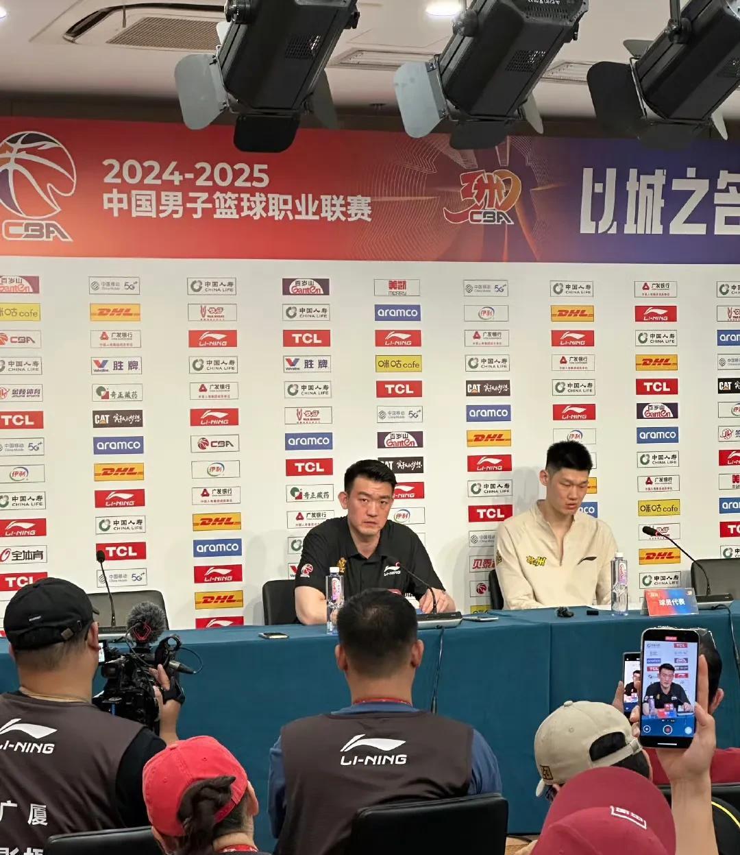 主场痛失G1，王博赛后喊话：刚刚第一场球，广厦还可以打回来！许利民只要：北汽就是