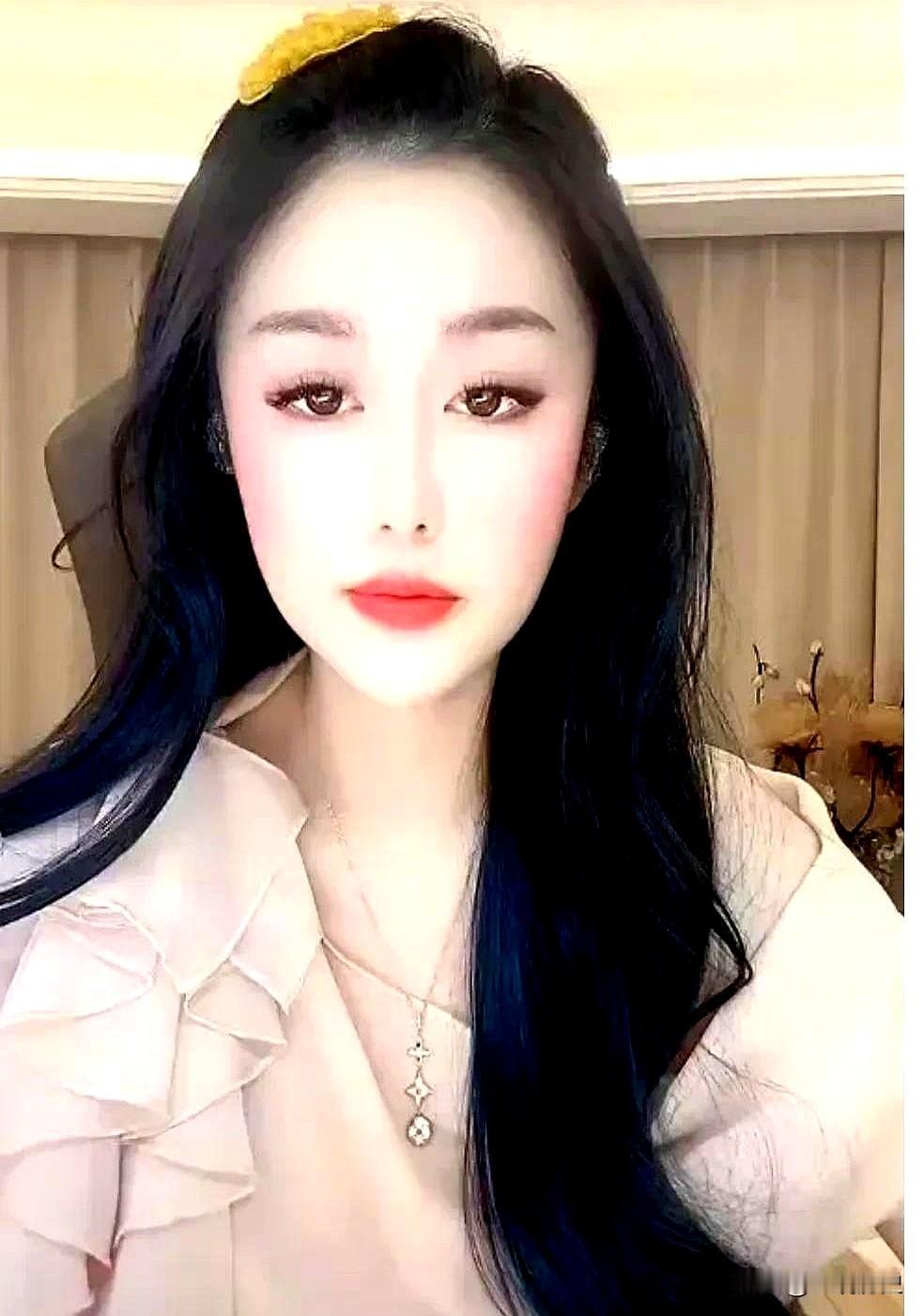 性和金钱性与钱，常是男女的开关性，能催男人使劲赚钱钱，能让女人安心顾