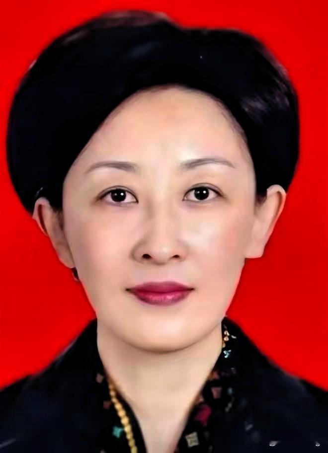 9.7亿巨贪落网！青岛首富夫人郝斌跨境逃亡被抓，这哪是逃亡，分明是自投天网！