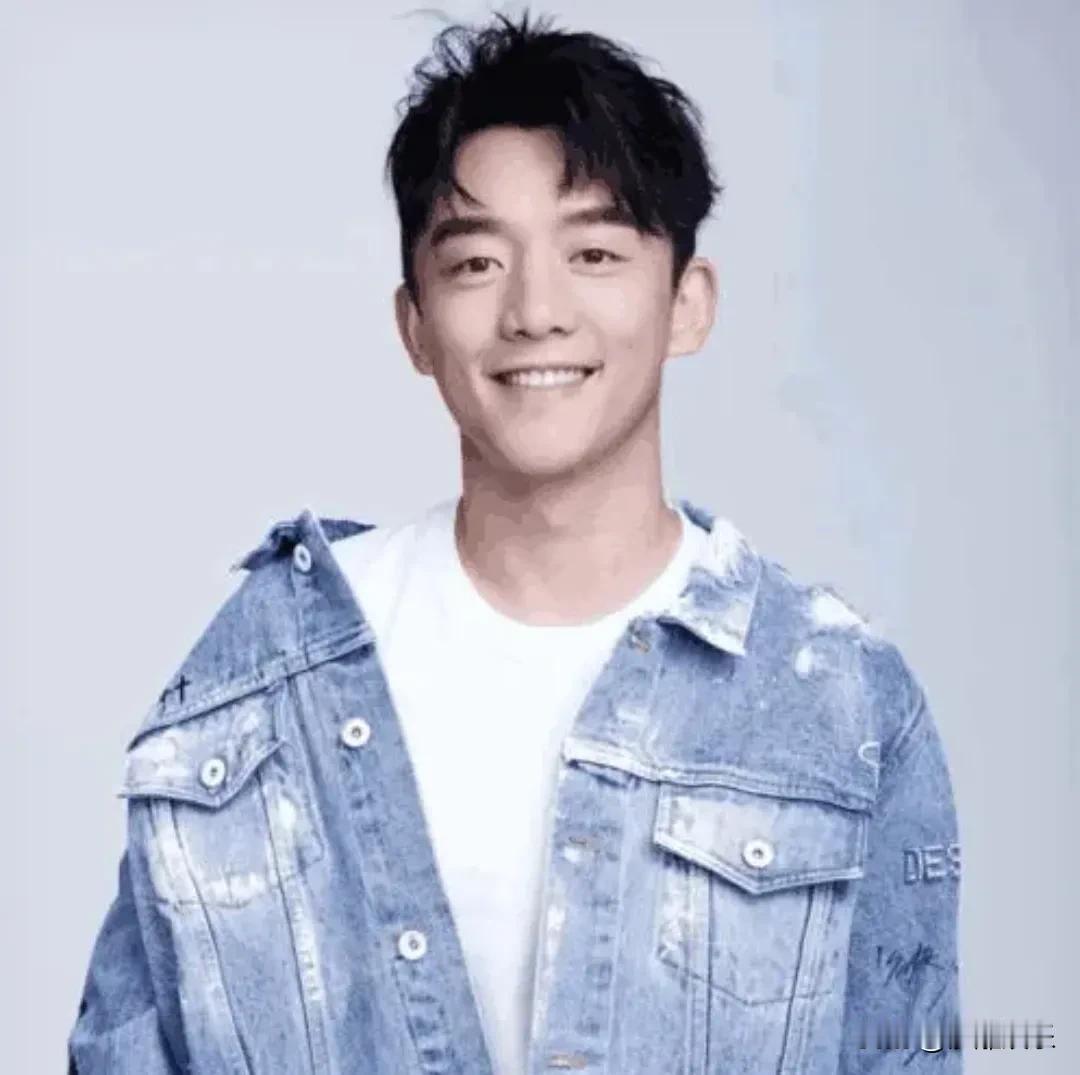 郑恺，深夜满脸愁容！5月26日深夜，郑恺突然冲上热搜！这次不是什么绯闻八卦