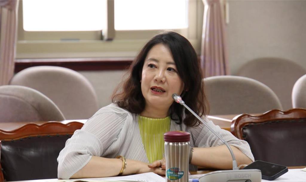 吴思瑶的鳄鱼眼泪京华城案关键人之一的台北市前副市长彭振声妻子以死明志，抗议不公