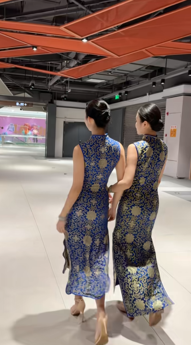 你们更喜欢哪款旗袍？？？