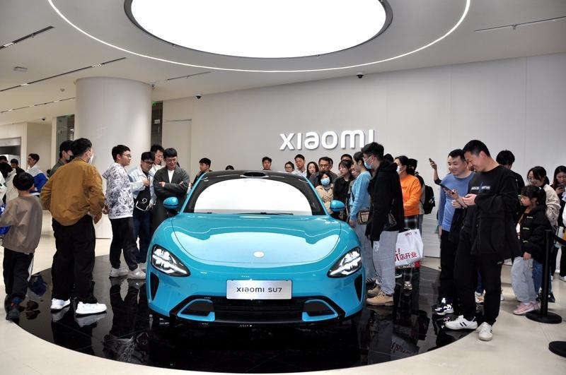 小米汽车10月交付破4万台，狂揽182亿！跨界巨头杀疯了