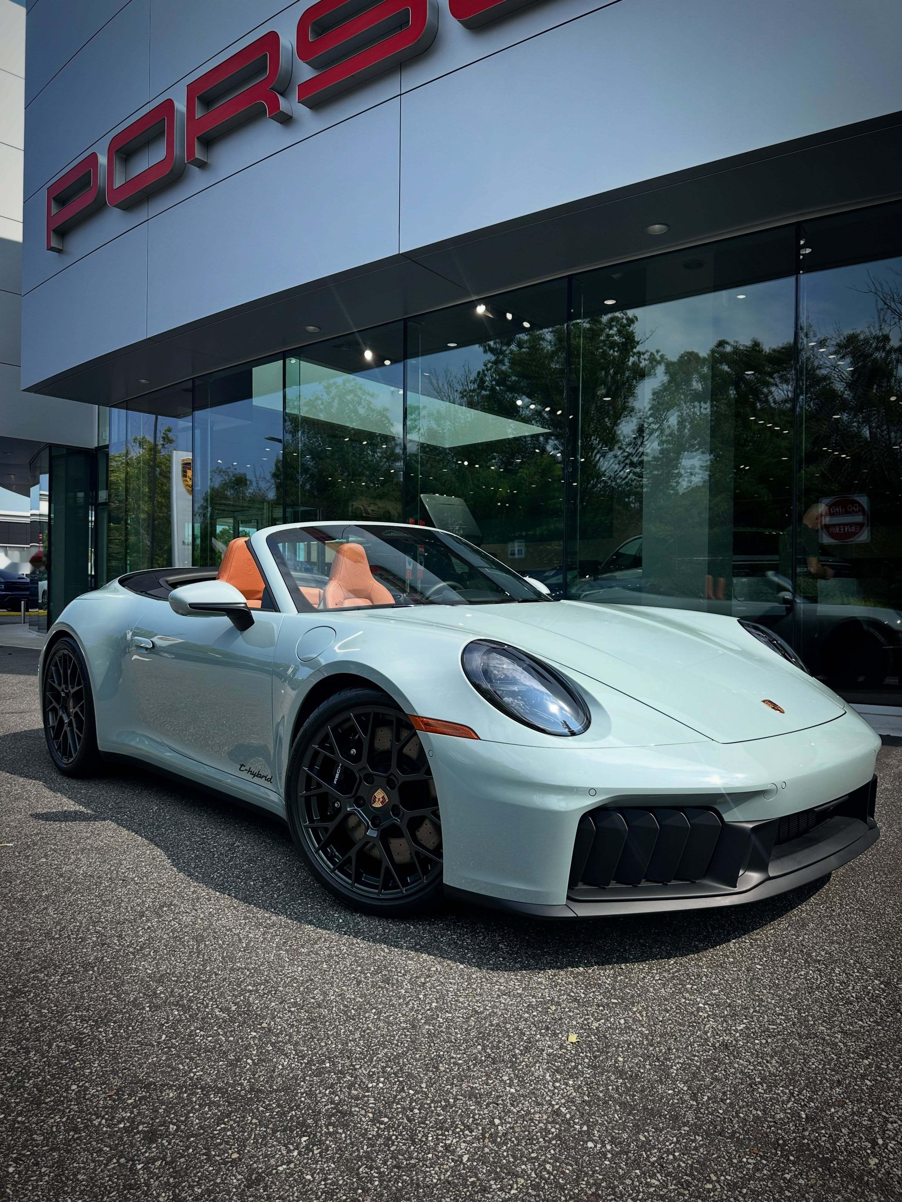 保时捷911Carrera4GTS敞篷版（992.2代），这台车选装了十分