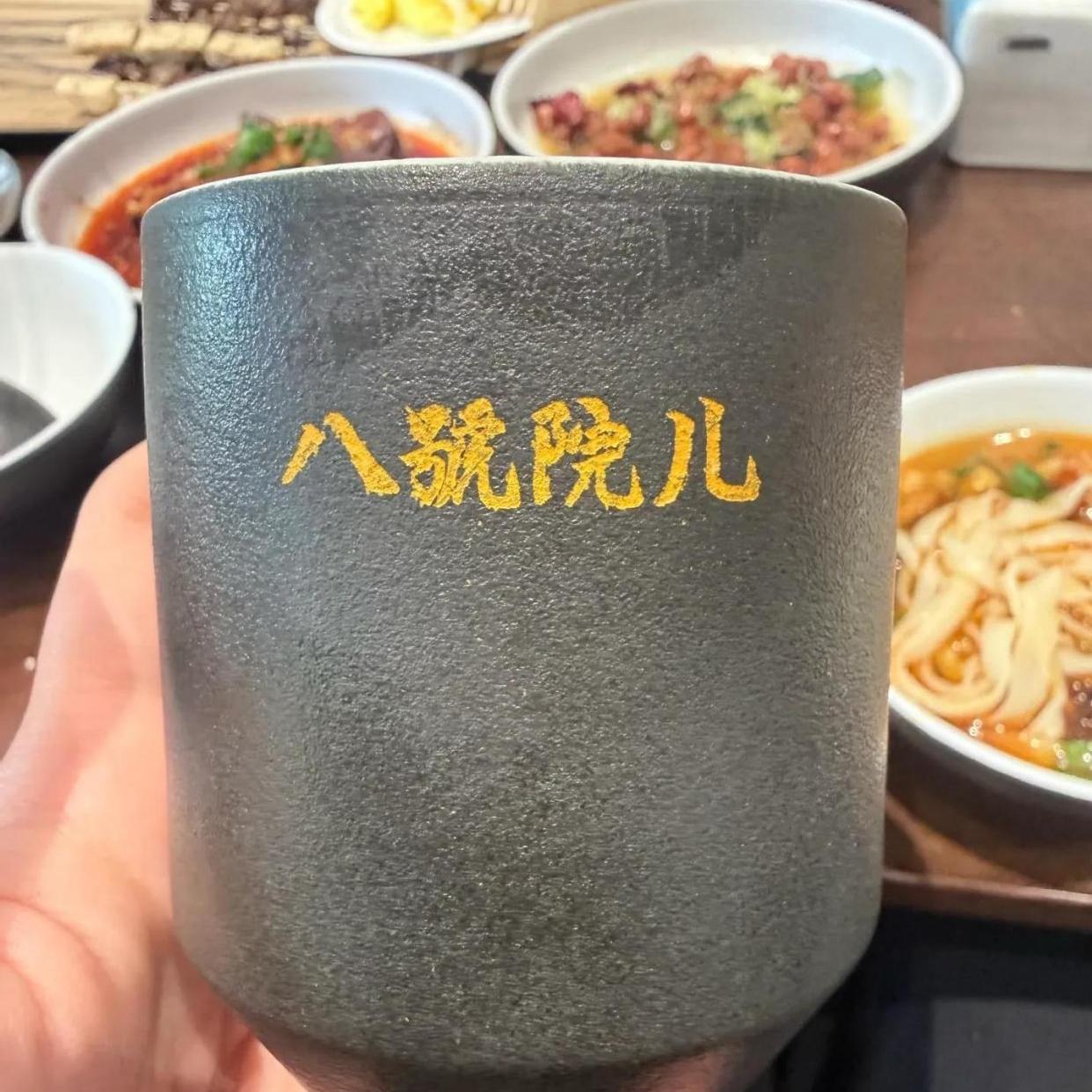 褪去明星光环，踏实过日子，转行开餐馆4月9日，41岁文章在上海新开陕西风味餐