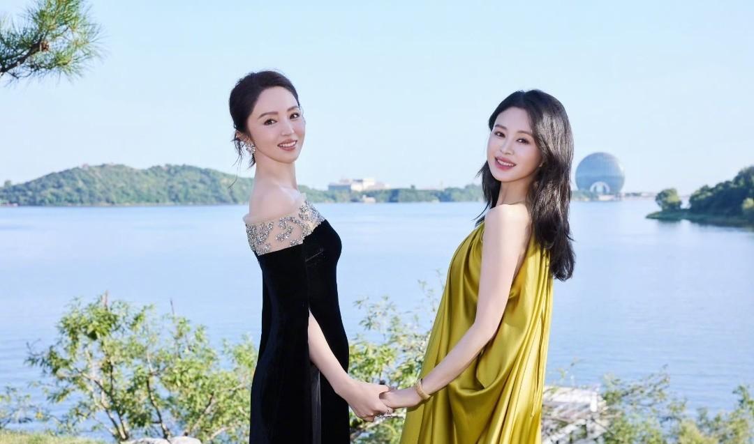 网友问董璇：“你为什么看上了张维伊？”董璇面对网友的好奇，保持她一贯的风格，保