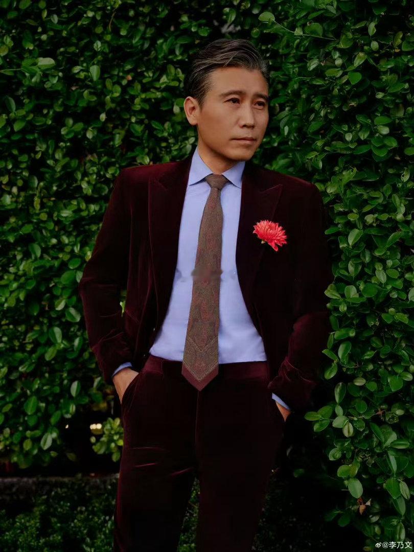 经纪人综艺拟邀陈丽君穆祉丞陈丽君从越剧舞台跨界到综艺，穆祉丞从偶像舞台跨界到职