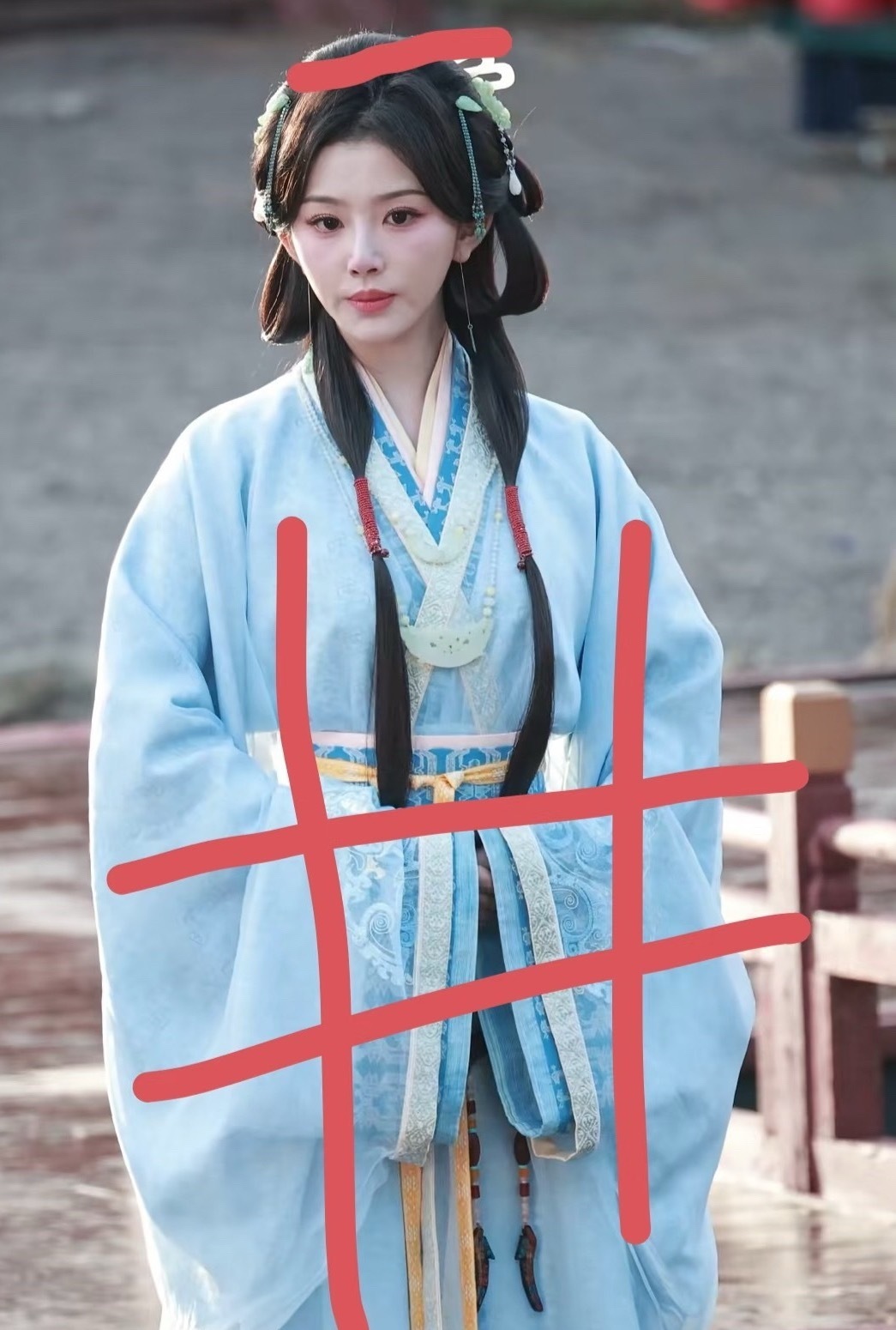 对服道化声音还是太大了，全员妆造都在线