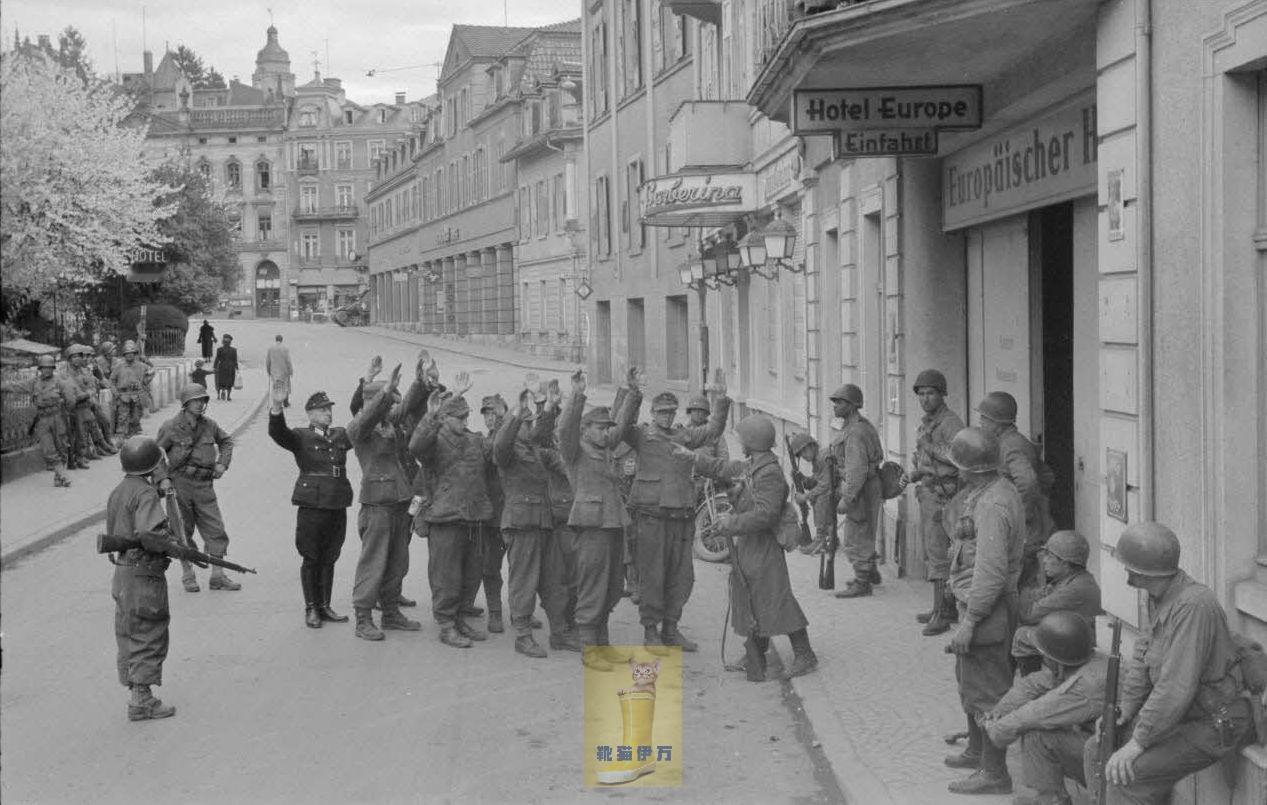 [呲牙笑]配音：“把手举高点，让我看看洗手了没”——1945年4月12日，德国
